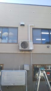 札幌市　壁掛け型業務用エアコン更新工事