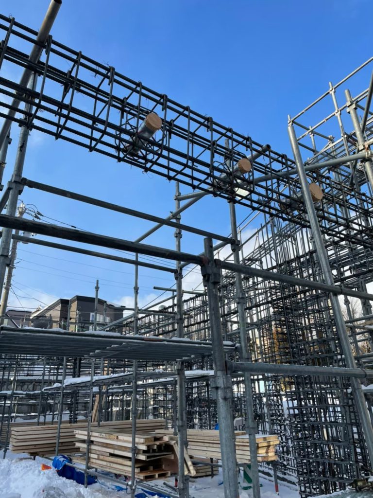 北海道　小樽市　保育園増築工事に伴う業務用エアコン新規設置工事作業